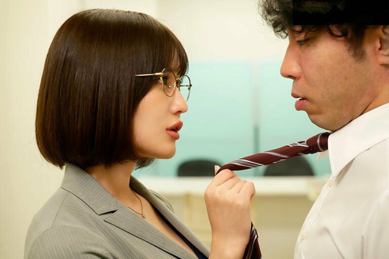 Em đồng nghiệp dâm đãng gạ tình cậu thanh niên may mắn